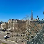 Hotel Eiffel Yard