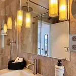 Eiffel Yard Hotel *