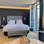 Hotel Eiffel Yard *