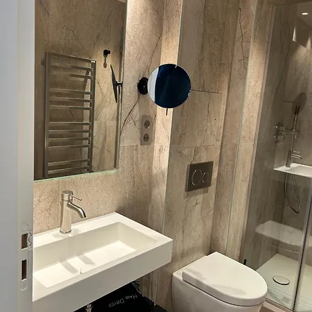 Eiffel Yard Hotel *