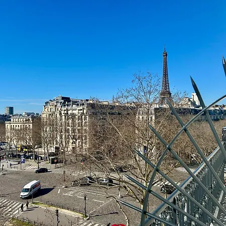 Hotel Eiffel Yard