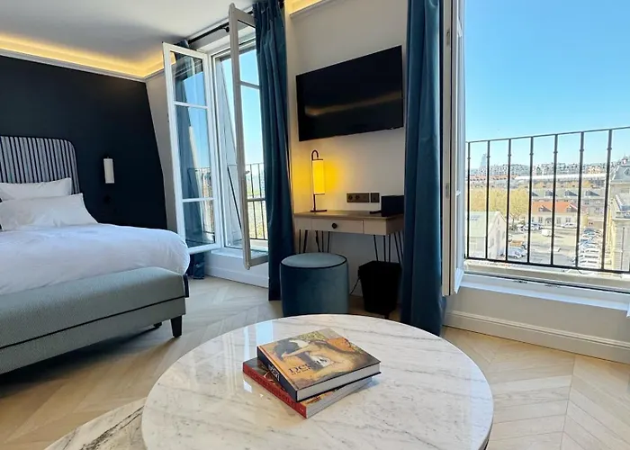 Hotel Eiffel Yard *