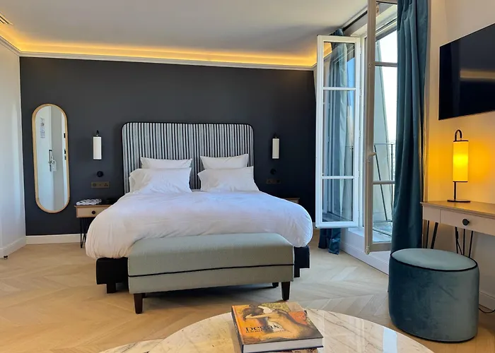 Hotel Eiffel Yard *