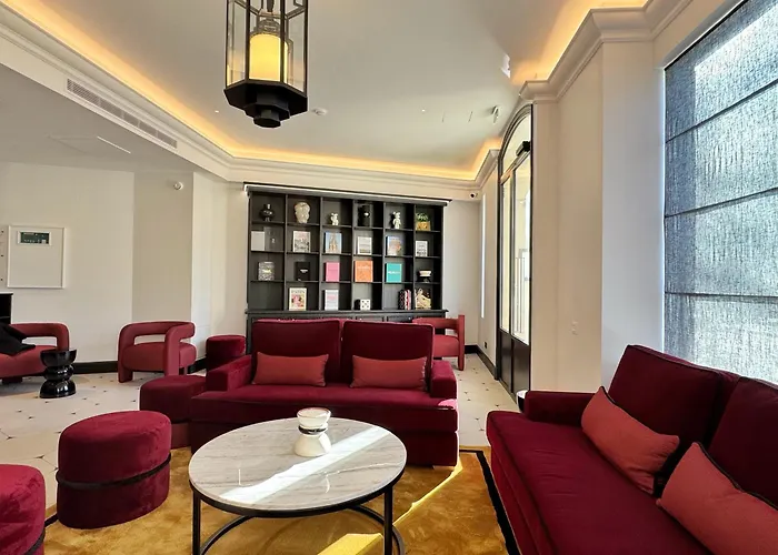 Hotel Eiffel Yard Paris