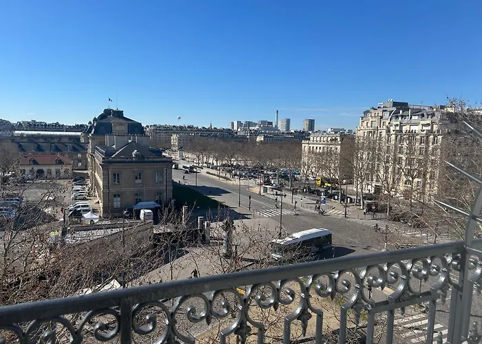 Eiffel Yard * Paris
