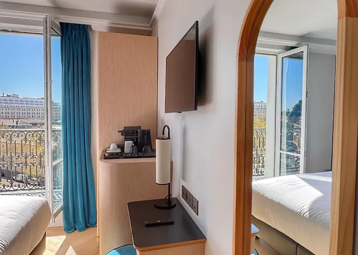 Hotel Eiffel Yard Paris