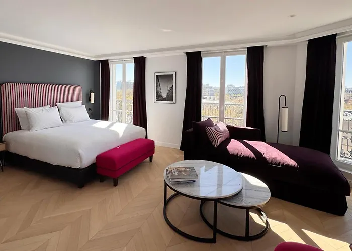 Hotel Eiffel Yard Paris