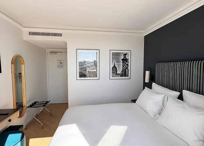 Hotel Eiffel Yard