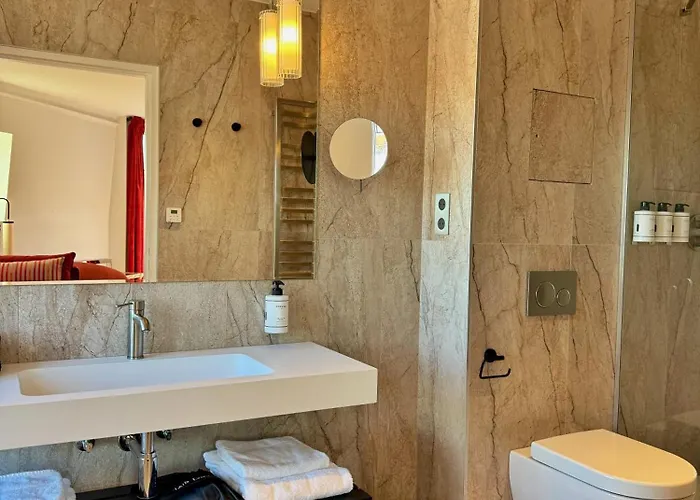 Hotel Eiffel Yard Paris