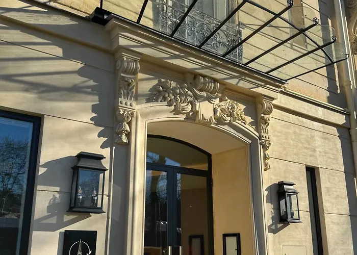 Eiffel Yard Hotel